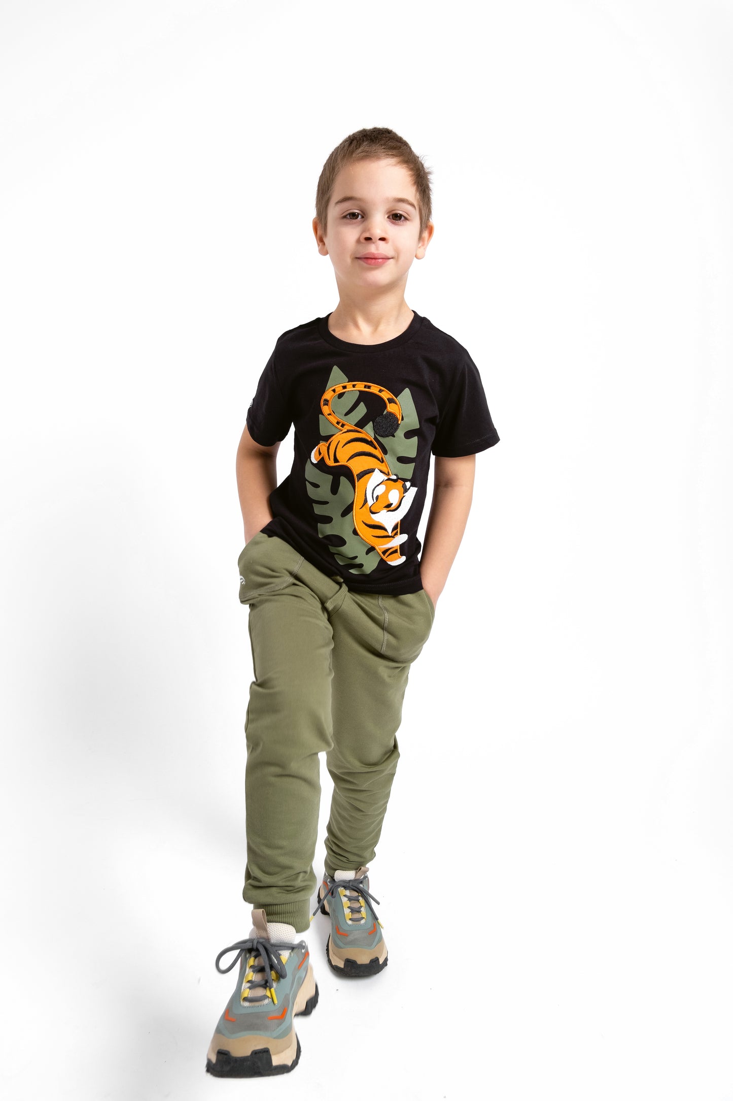 Short Sleeve T-Shirt with (Jumping Tiger) Applique Emboidery - Black