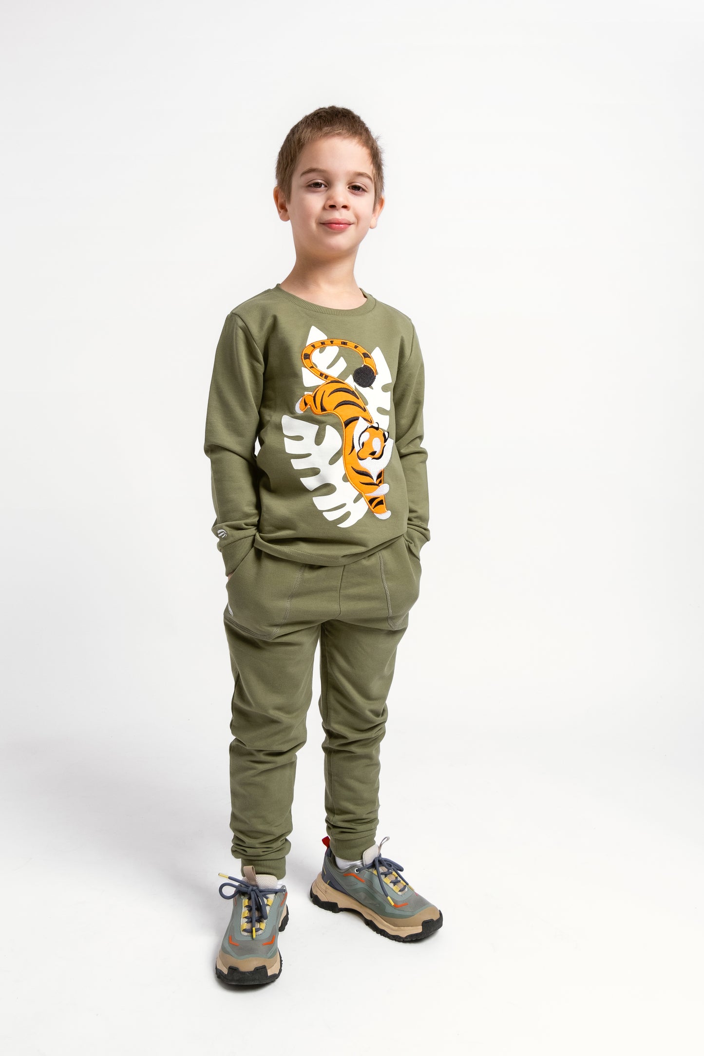 Long Sleeve T-Shirt with (Jumping Tiger) Applique embroidery - Olive