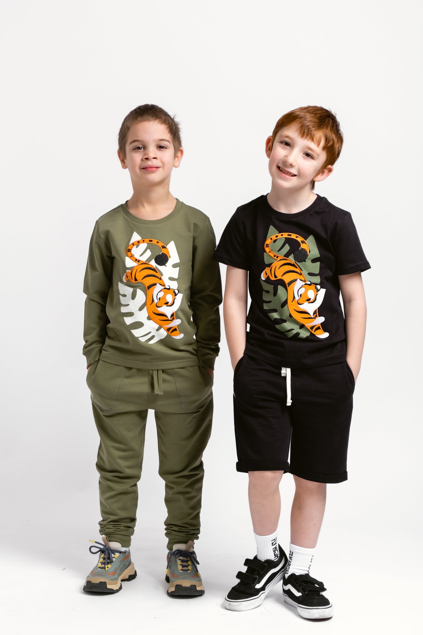 Short Sleeve T-Shirt with (Jumping Tiger) Applique Emboidery - Black