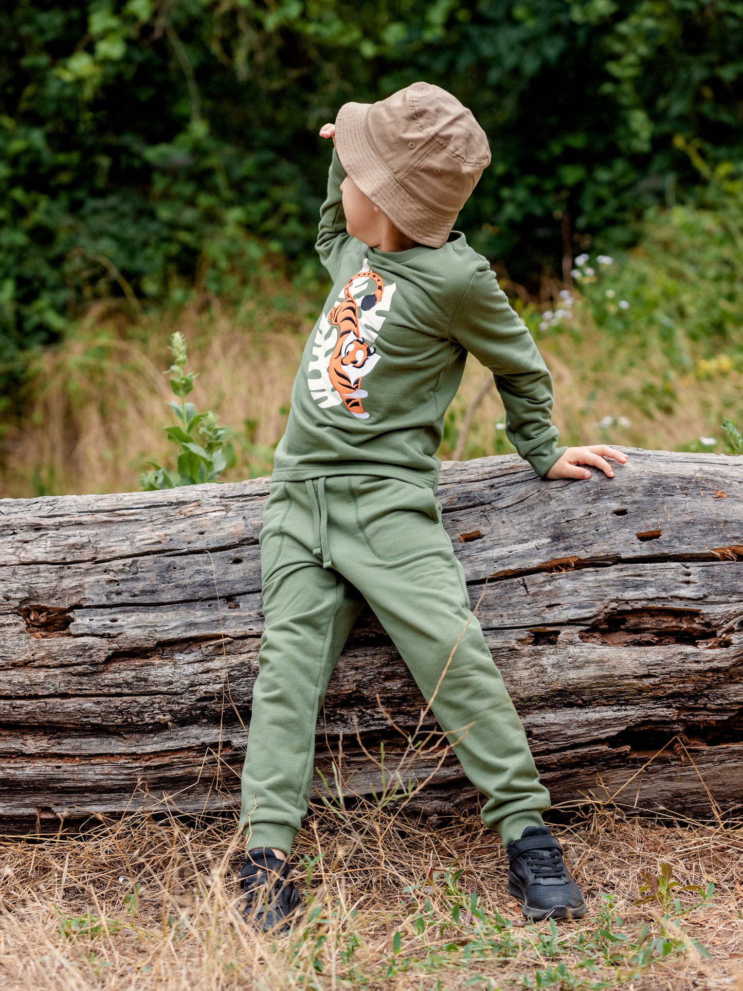 Long Sleeve T-Shirt with (Jumping Tiger) Applique embroidery - Olive